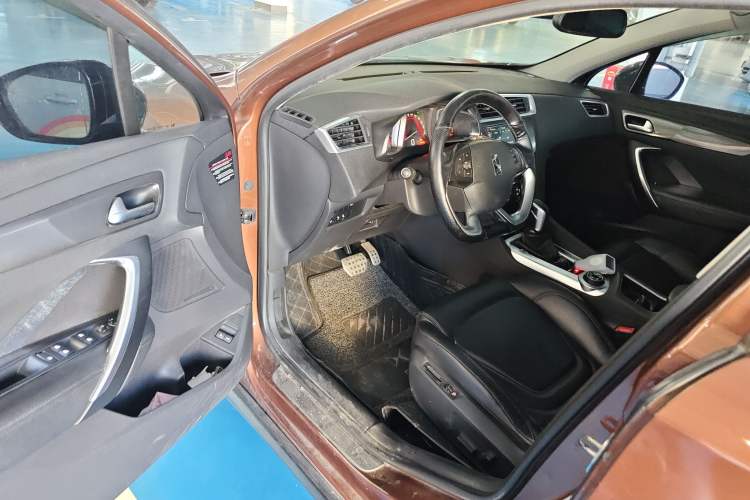 Used DS 6 2014 1.6T Luxury Edition THP200 Driver Seat