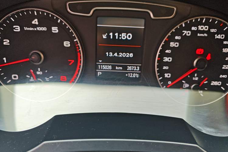 Used Audi Q3 2013 35 TFSI quattro Luxury Model Odometer Close Up