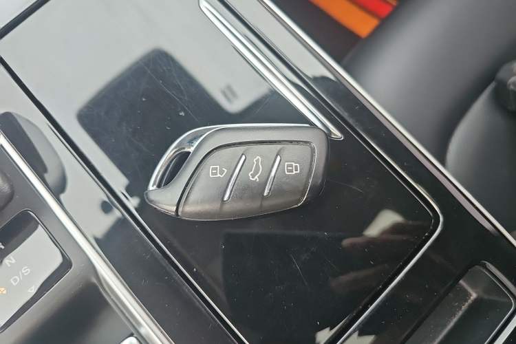 Used Roewe i6 MAX 2020 300TGI Automatic "Swell Cool Smart Drive" Edition Vehicle Key