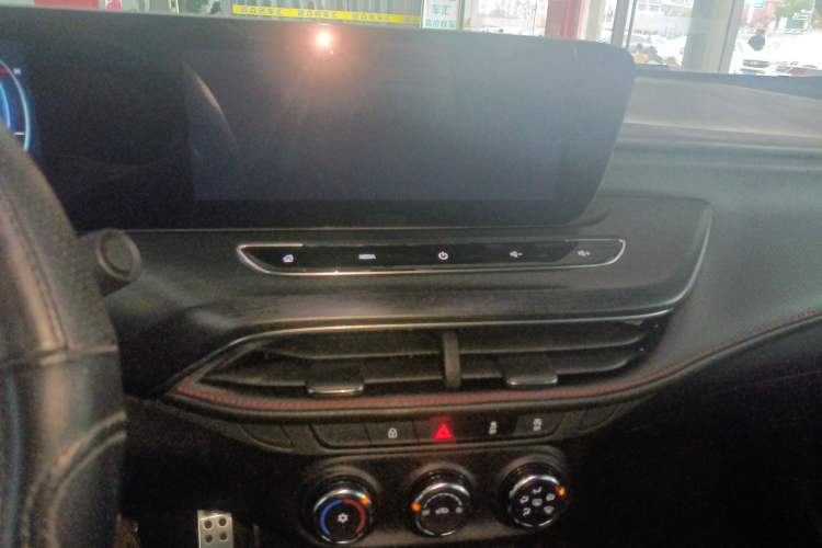 Used Buick Verano 2022 Pro GS Wind-Chasing Edition Audio And AC Panel
