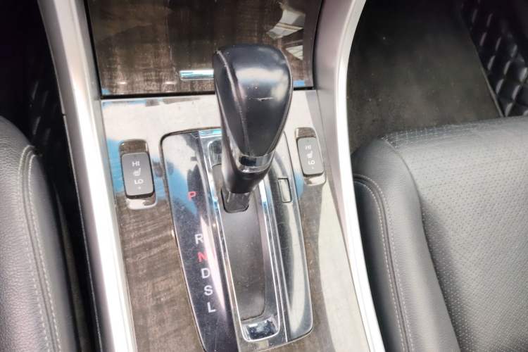 Used Honda Accord 2014 2.4L EXN Luxury Navigation Edition Gear Lever