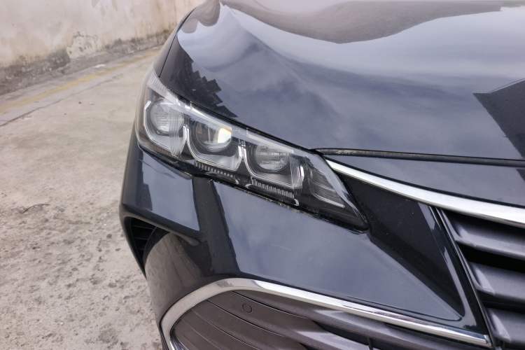 Used Toyota Avalon 2019 Dual-Engine 2.5L XLE Prestige Version China VI Standard
