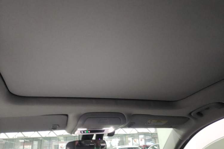 Used Chevrolet Equinox 2019 Redline 550T Automatic All-Wheel-Drive RS Model China VI Standard Headliner