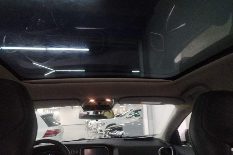 Used Volvo V40 2016 T3 Zhiyi Edition
