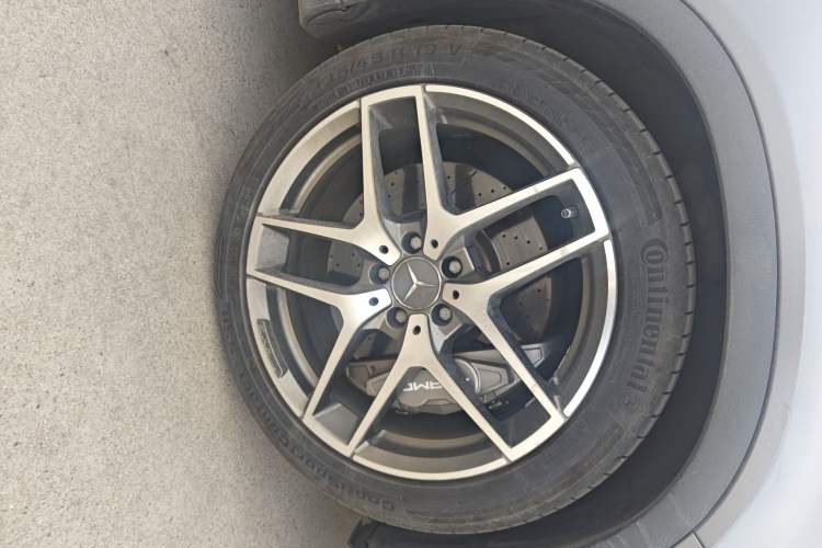 Used Mercedes-Benz GLA AMG 2017 AMG GLA 45 4MATIC Right Front Wheel Hub