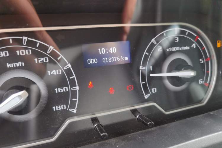 Used SAIC MAXUS Xintu V80 2023 2.0T Manual Classic Aoyuntong Short Wheelbase Ultra-Low Roof 5/6-Seater
