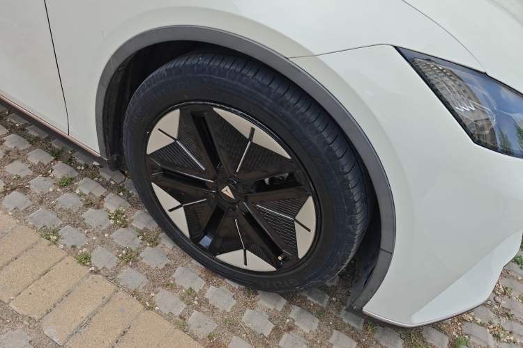 Used Deepal SL03 2022 1.5L 1200 Extended-Range Version Right Front Wheel Hub