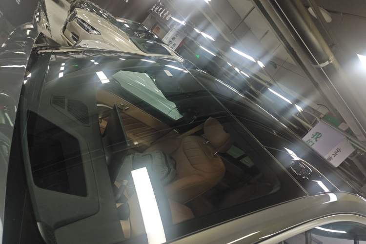 Used ONVO Luxeed L90 2025 Model—Ultra Six-Seater Version Roof