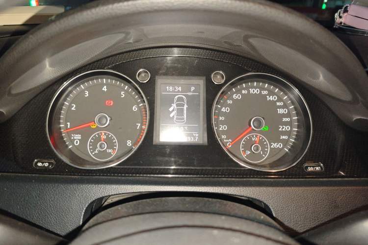 Used Volkswagen Magotan 2015 Facelift 1.8TSI Luxury Model Instrument Cluster