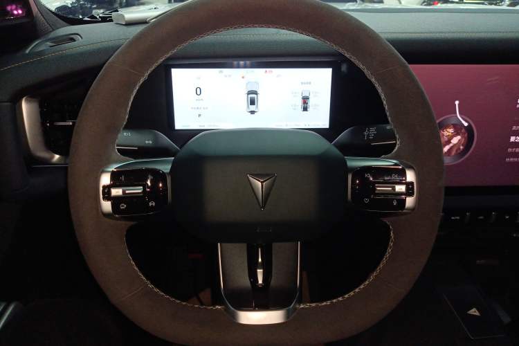 Used Deepal G318 2024 Four-Wheel-Drive Air Suspension Model