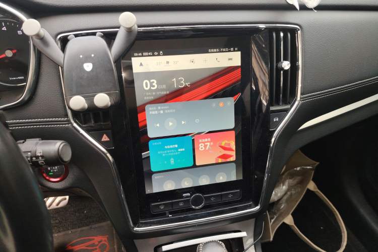 Used Roewe RX5 2016 20T Two-Wheel Drive Automatic Internet Smart Edition
