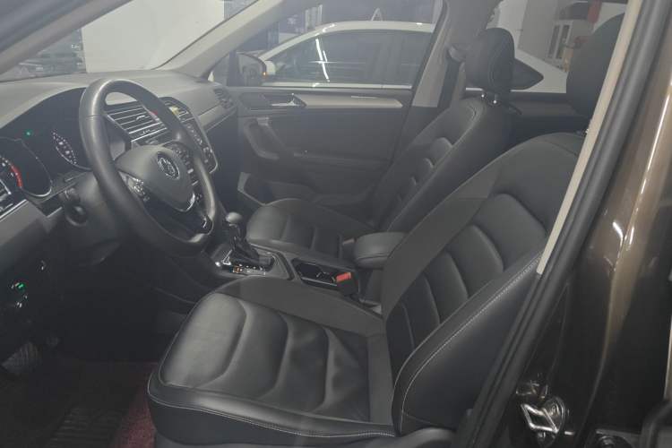 Used Volkswagen Tiguan L 2018 330TSI Automatic Two-Wheel Drive Luxury Edition Left Front Seat