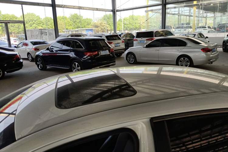 Used Toyota Levin 2019 Dual-Engine 1.8H E-CVT Luxury Edition China VI Standard Roof