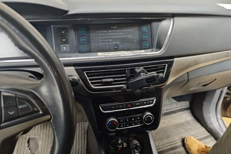 Used CHANGAN KAICHENG Oushang A600 2016 1.5L Manual Luxury 7-Seater Audio And AC Panel