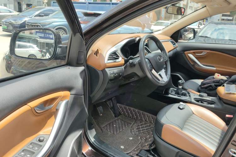 Used Soueast DX7 2016 1.5T Manual Triumph Edition
