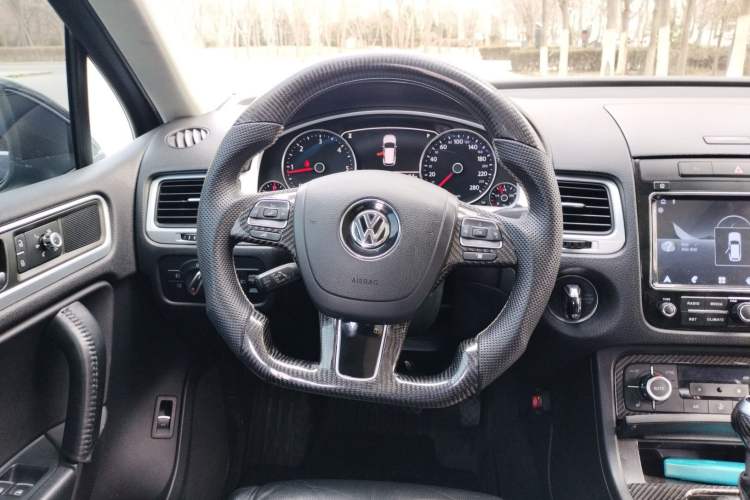 Used Volkswagen Touareg 2011 3.0 TDI Diesel Standard Version Steering Wheel