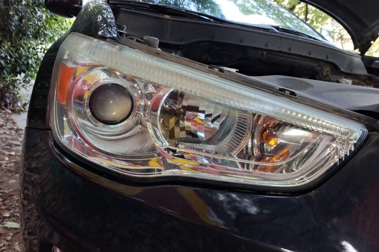Used Mitsubishi ASX 2013 2.0L Manual Two-Wheel Drive Comfort Edition Right Front Headlight