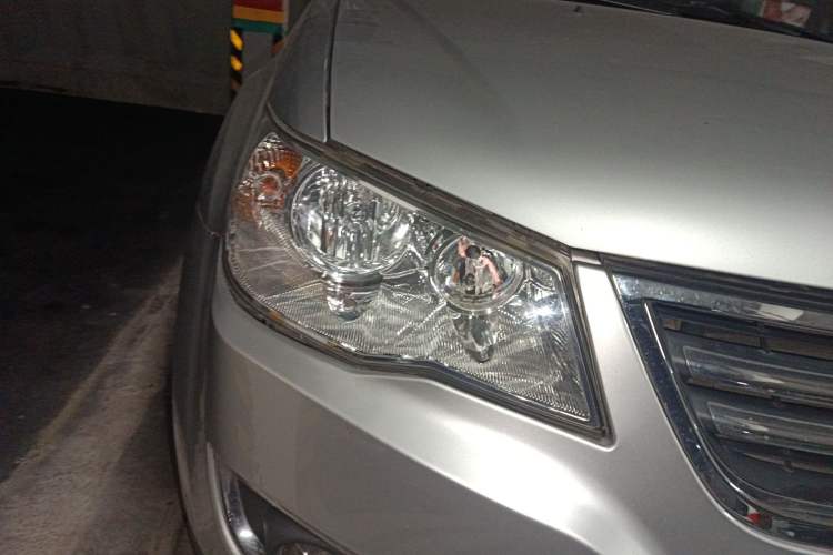 Used Land X8 2012 Explorer Edition 2.0T Diesel 4x2 Luxury Model Right Front Headlight