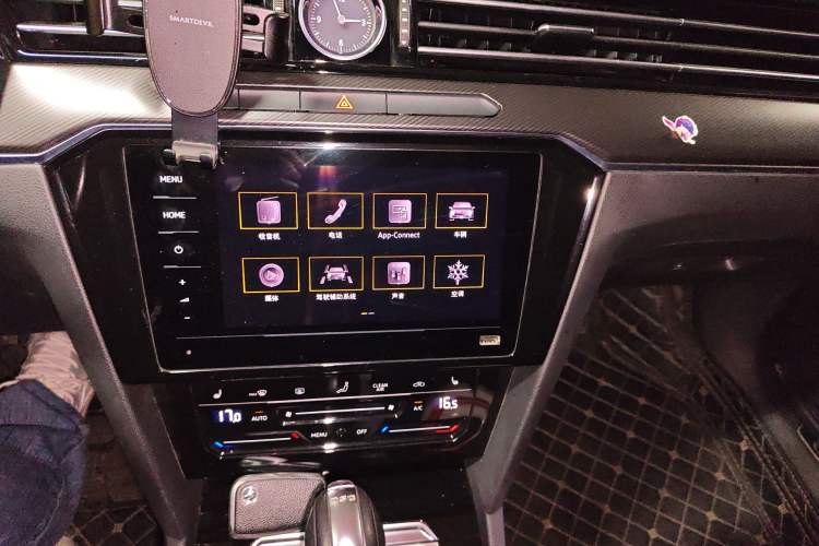 Used Volkswagen Magotan 2020 330TSI DSG Leading Model Audio And AC Panel