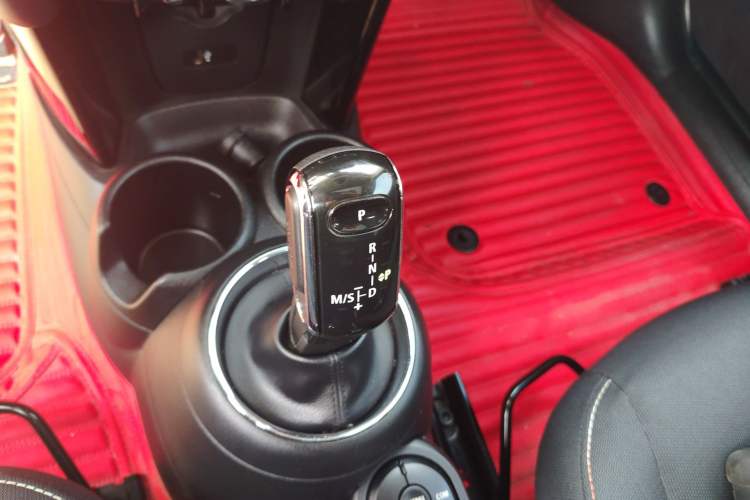 Used MINI 2019 1.5T ONE PLUS Five-Door Edition Gear Lever