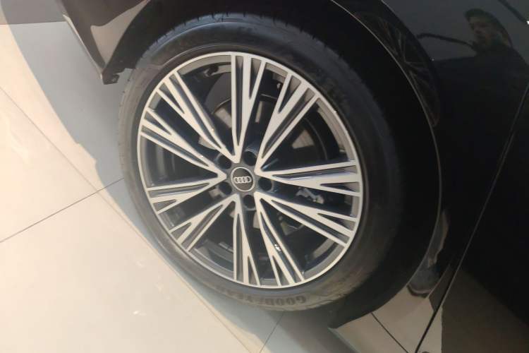 Used Audi A6L 2024 55 TFSI quattro Prestige Dynamic Edition Right Rear Wheel Hub