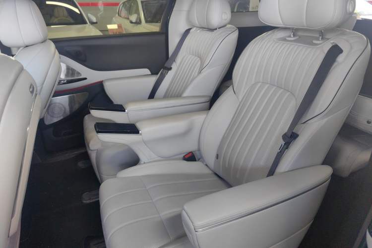 Used VOYAH Dream 2025 PHEV Four-Wheel-Drive Flagship Kunpeng Edition Left Rear Seat