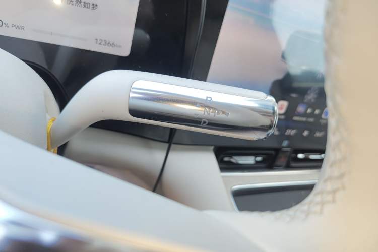 Used Hima AITO M8 2025 Extended-Range Max+ Version 53.4 kWh 6-Seater Edition Gear Lever