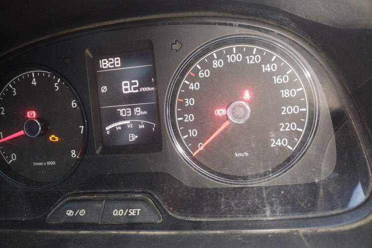 Used Volkswagen Lavida 2013 Revised Classic 1.6L Manual Fashion Edition Odometer Close Up