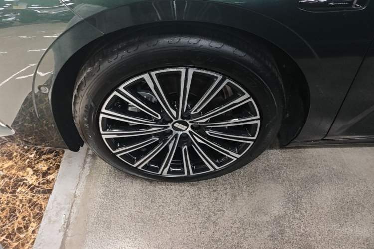 Used Geely Galaxy 8 2025 130km EM-P Starship Edition Left Front Wheel Hub