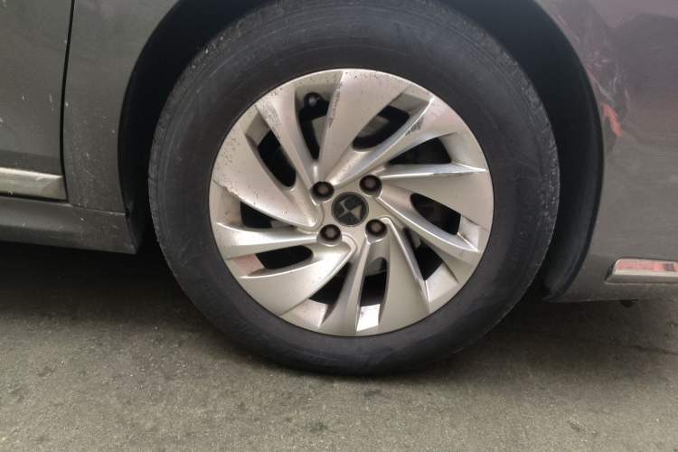 Used DS 5LS 2014 1.8L automatic Comfort version VTi140
