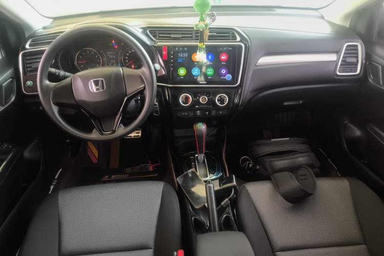 Used Honda Gienia 2017 1.5L CVT Comfort Version Center Console