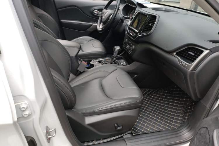 Used Jeep Cherokee 2020 2.0T Two-Wheel Drive Leading Edition