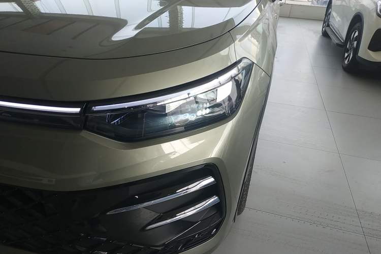 Used Volkswagen Tayron 2025 Tiguan L 380TSI 4Motion Luxury Easy Package Left Front Headlight