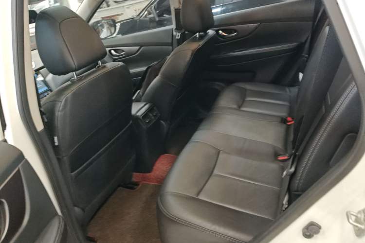 Used Nissan X-Trail 2015 2.0L CVT Comfort MAX Edition 2WD Left Rear Seat