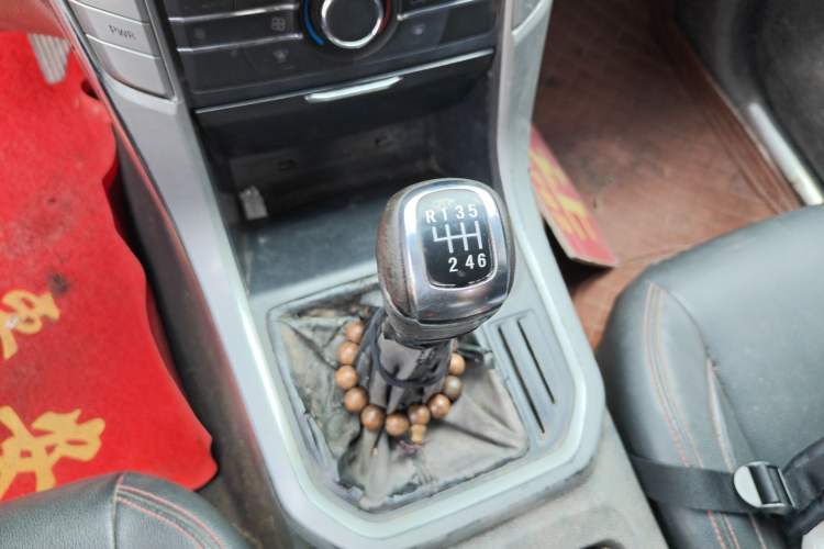 Used SAIC MAXUS T60 2017 2.8T Diesel Manual Two-Wheel Drive High-Ride Comfort Plus Long-Body Emission Standard V Gear Lever