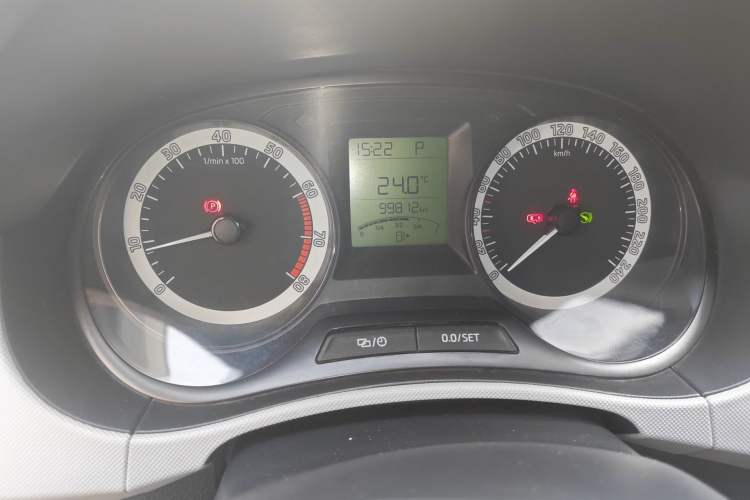 Used Skoda Fabia 2017 1.4L Automatic Car Enjoy Edition Odometer Close Up