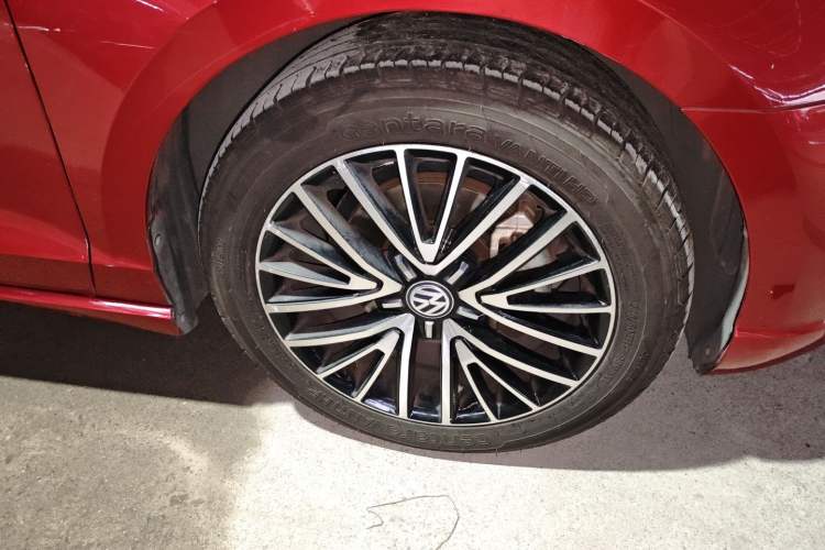 Used Volkswagen Lamando 2017 280TSI DSG Luxury Edition Right Front Wheel Hub