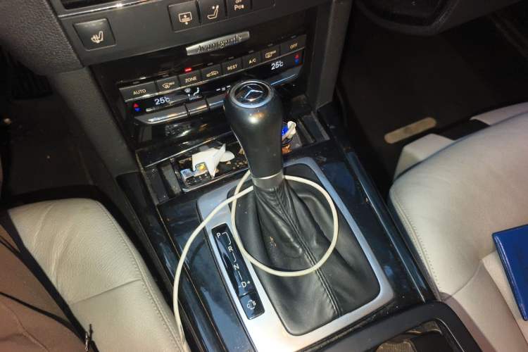 Used Mercedes-Benz E-Class 2010 E 260 CGI Fashion Model Gear Lever