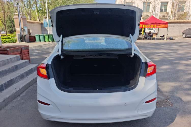 Used Chevrolet Cruze 2017 1.5L Automatic Pioneer Sunroof Edition Trunk