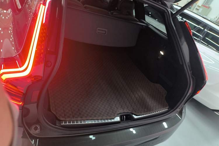 Used Volvo V90 2021 Cross Country B5 AWD Prestige Edition