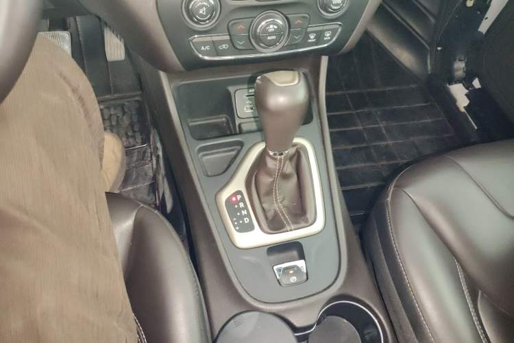 Used Jeep Cherokee 2016 2.0L Superior Edition