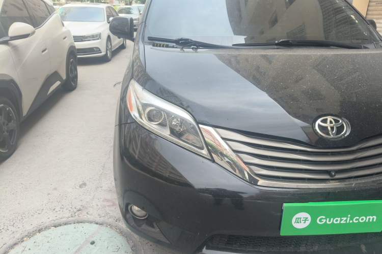 Used Toyota SIENNA 2017 3.5L Four-Wheel Drive LE Trim 7 Seats – U.S. Specification