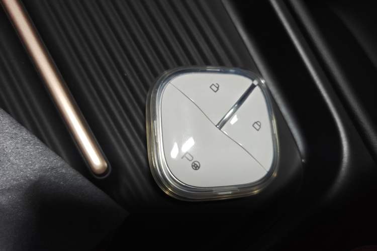 Used Baojun Yunhai 2024 60km Plug-in Hybrid Version