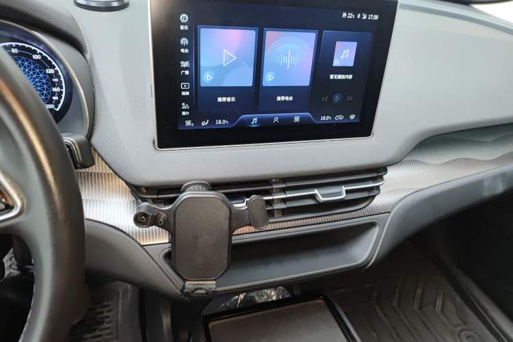 Used Hongqi E-QM5 2023 Revised Version Basic Travel Edition Audio And AC Panel