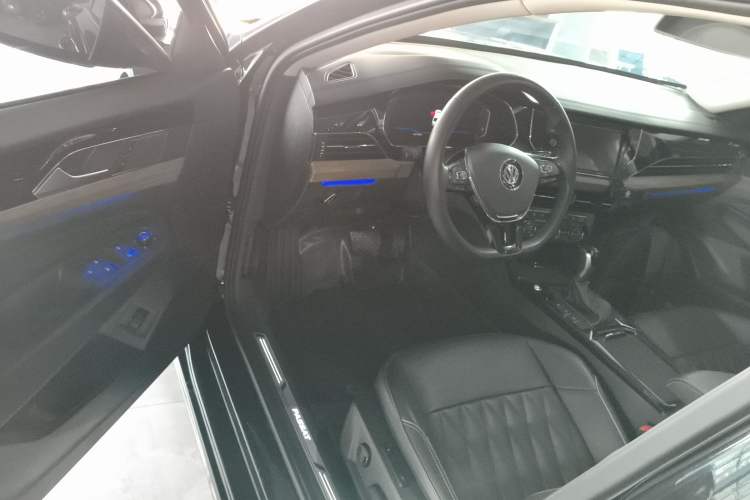 Used Volkswagen Passat 2019 330TSI Luxury Edition China VI Standard