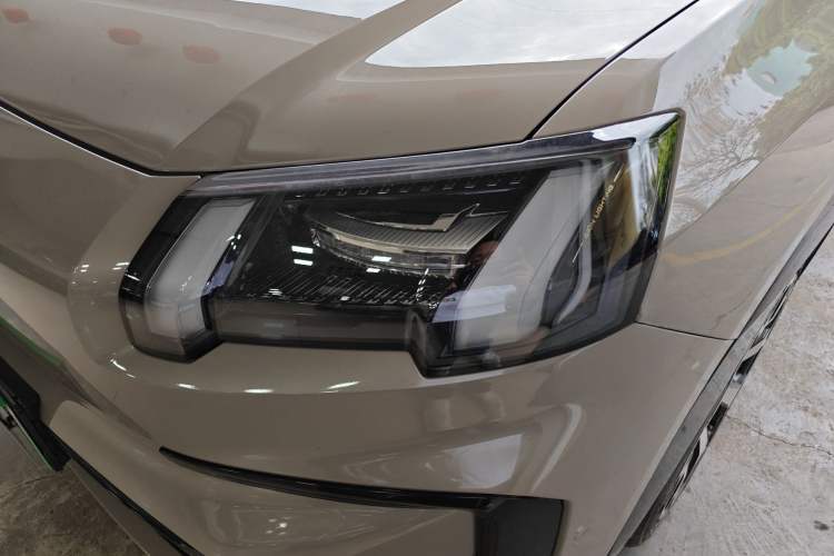 Used AION V 2024 Aion Tyrannosaurus 650 Executive Edition
