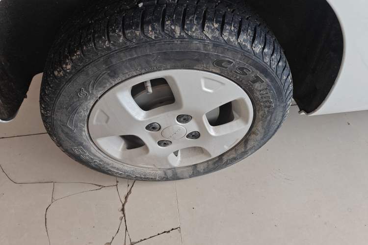 Used Roewe Clever 2021 302 km New Four-Seater Super-Efficient Version Right Rear Wheel Hub