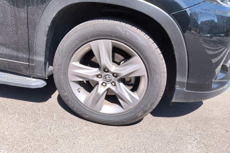 Used Toyota Highlander 2018 2.0T Four-Wheel Drive Supreme Edition 7-Seater China VI Right Front Wheel Hub