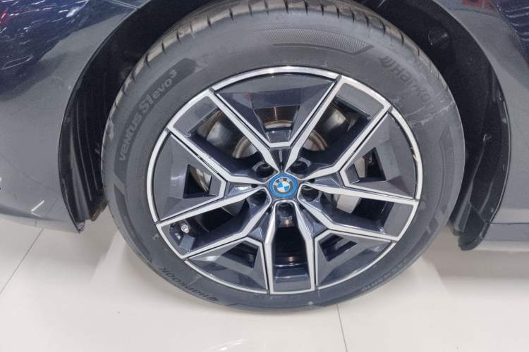 Used BMW i5 2025 eDrive 40L M Sport Package Exterior 4