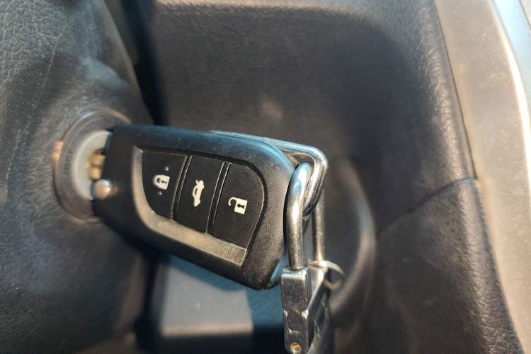 Used Toyota Camry 2016 2.0G 10th Anniversary Leading Edition
